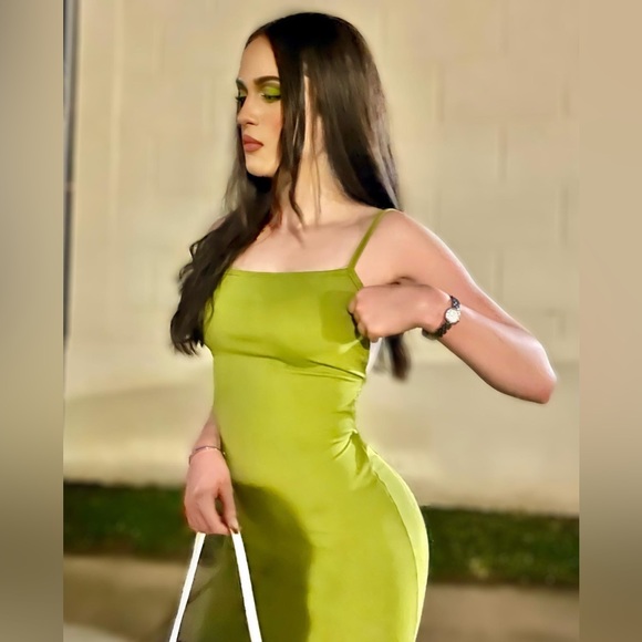 PRETTY LITTLE THING green open back dress - Picture 2 of 7